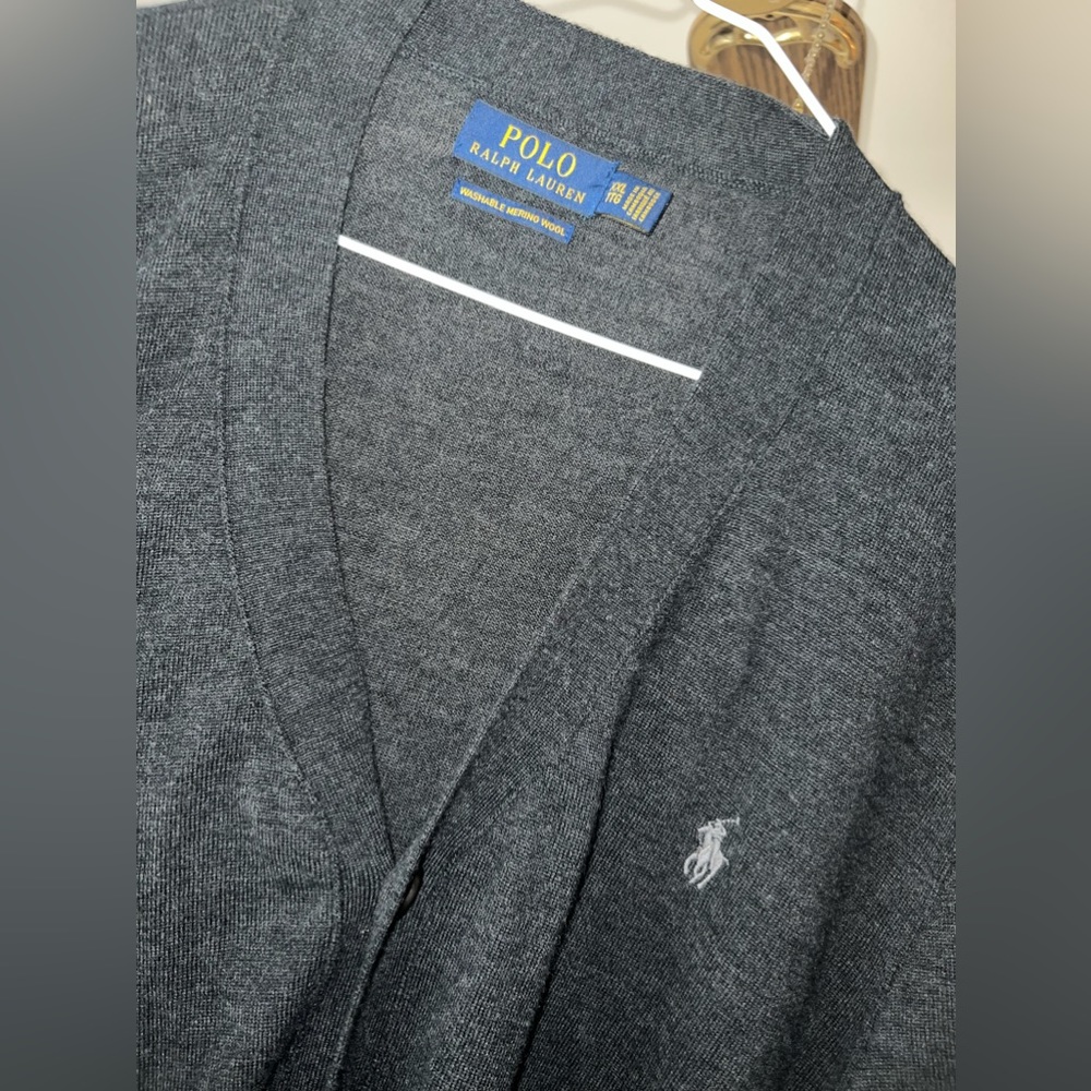 XXL POLO SWEATER ONLY WORN AND WASHRD ONCE FITS LIKE A XL
